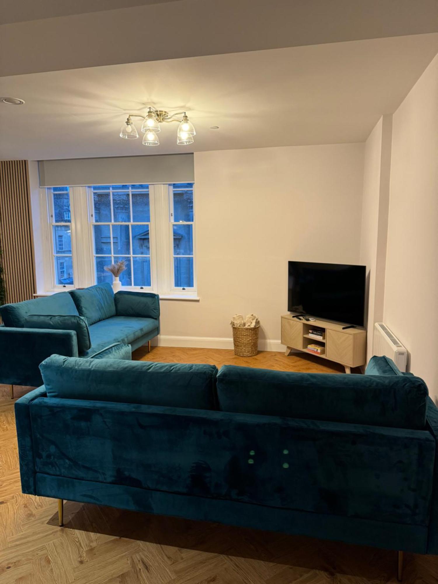 Haus Of Sulis, City Centre Apartment With Lift Access Bath Exterior foto