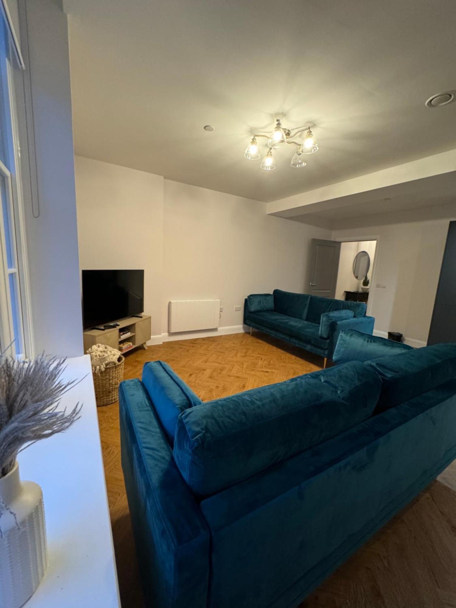 Haus Of Sulis, City Centre Apartment With Lift Access Bath Exterior foto