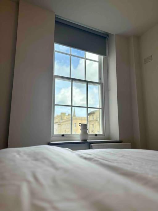 Haus Of Sulis, City Centre Apartment With Lift Access Bath Exterior foto